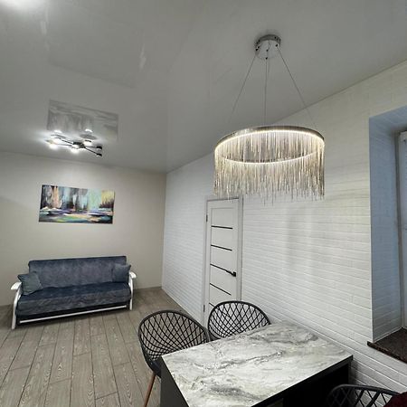 Lux Apartment & Центр,Жк Театральний Riwne Exterior foto
