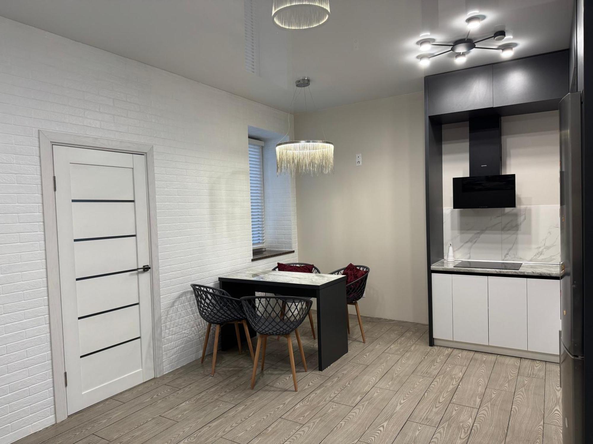 Lux Apartment & Центр,Жк Театральний Riwne Exterior foto