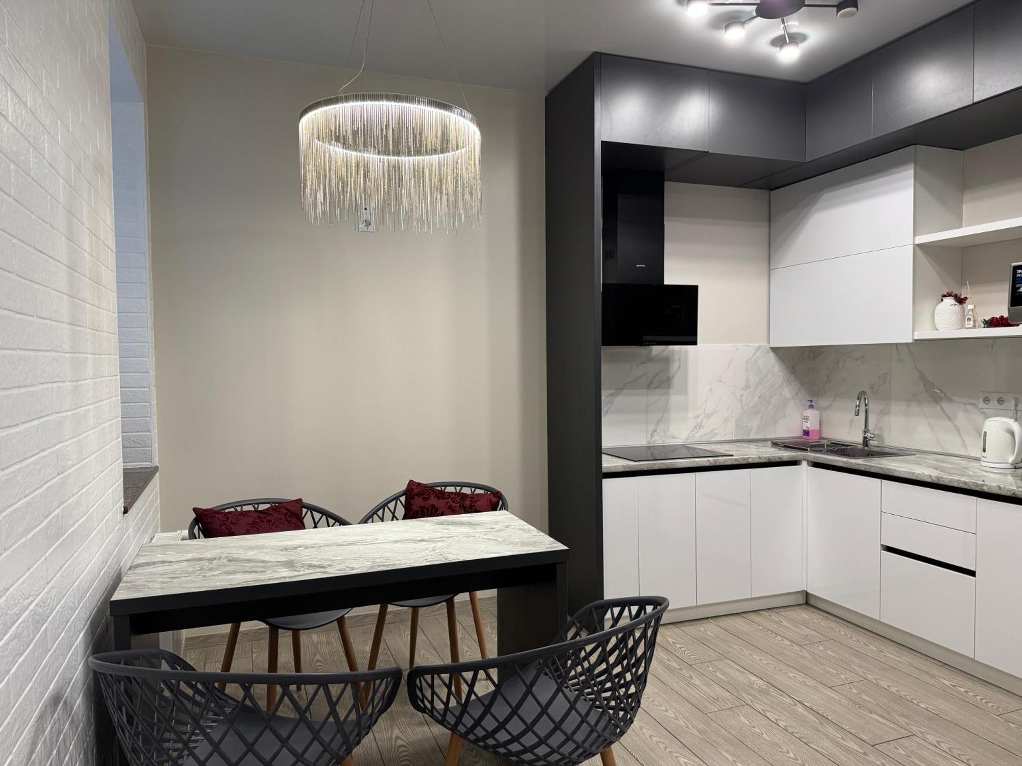 Lux Apartment & Центр,Жк Театральний Riwne Exterior foto