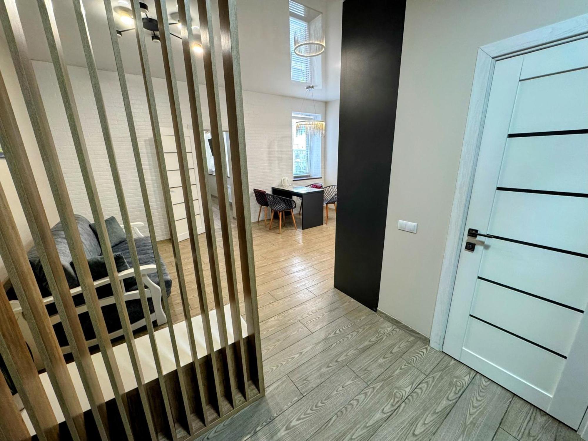 Lux Apartment & Центр,Жк Театральний Riwne Exterior foto