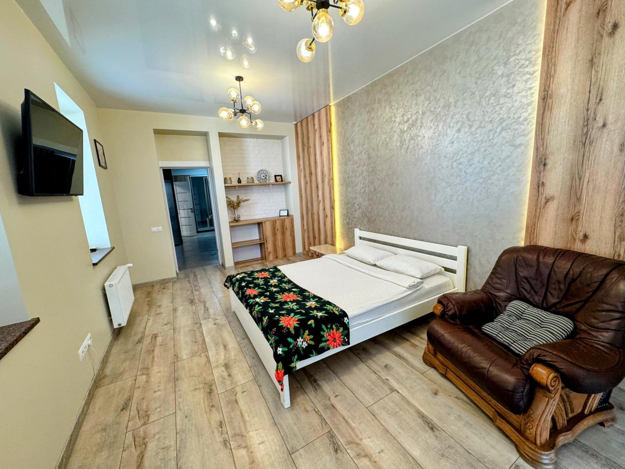 Lux Apartment & Центр,Жк Театральний Riwne Exterior foto