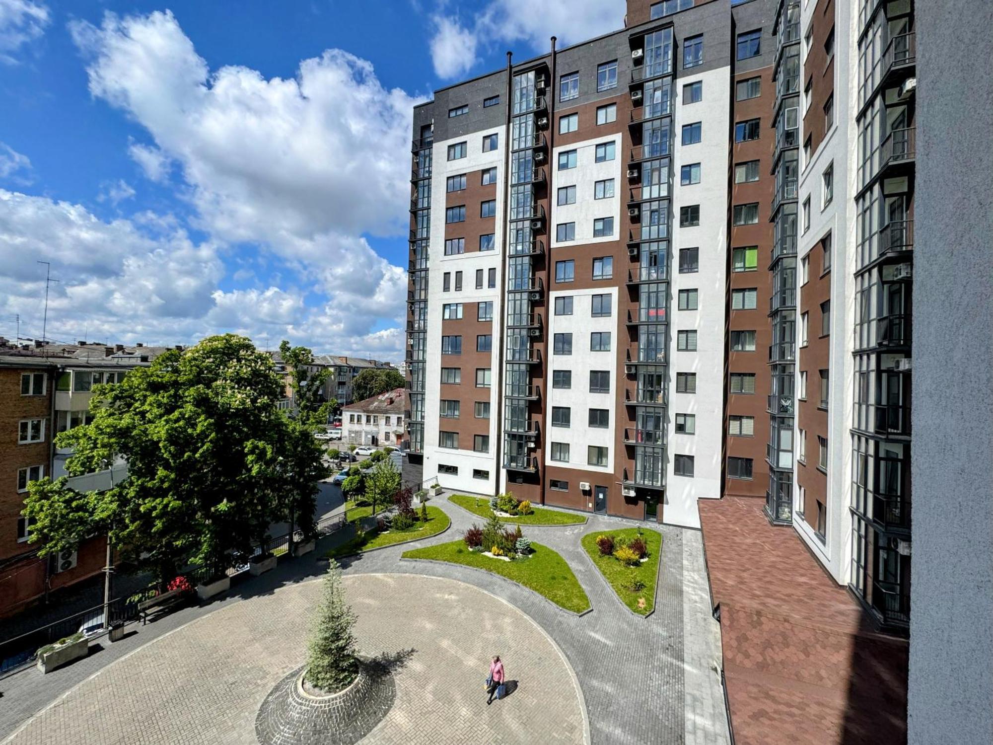 Lux Apartment & Центр,Жк Театральний Riwne Exterior foto