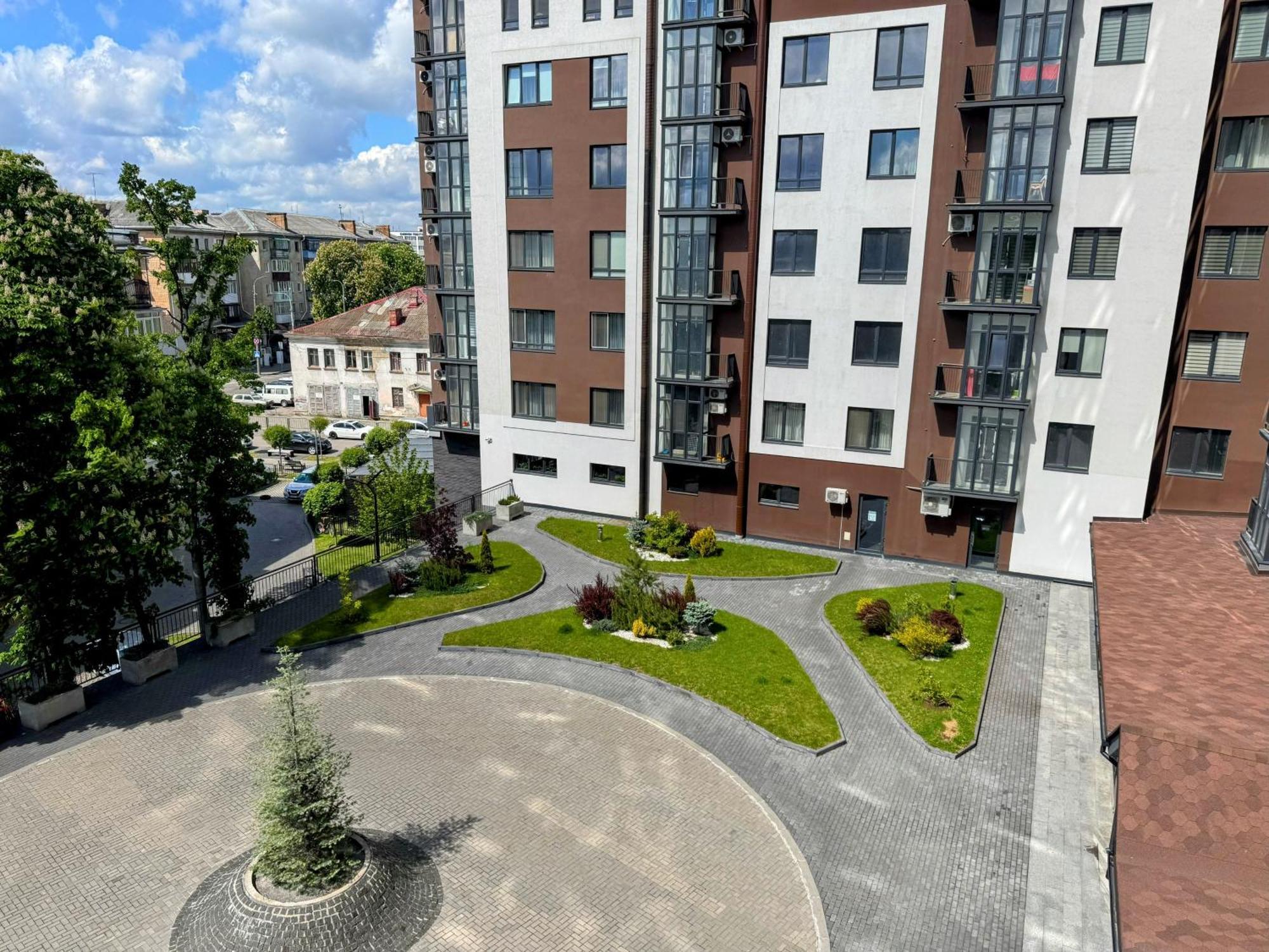 Lux Apartment & Центр,Жк Театральний Riwne Exterior foto